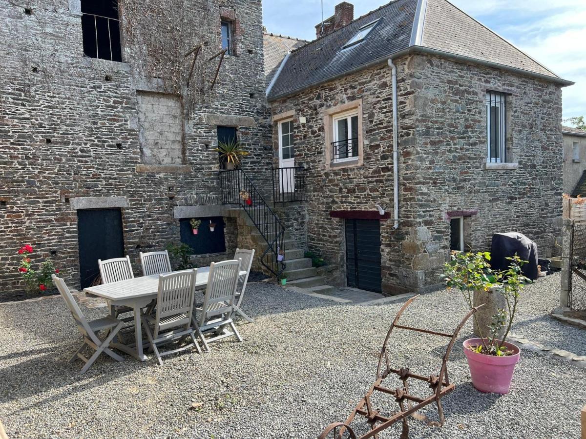 Domaine De La Ville Cherel, Maison En Pierre Pontorson Esterno foto