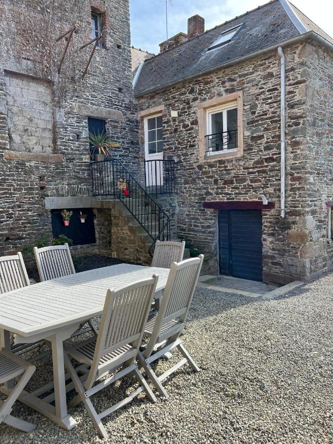 Domaine De La Ville Cherel, Maison En Pierre Pontorson Esterno foto